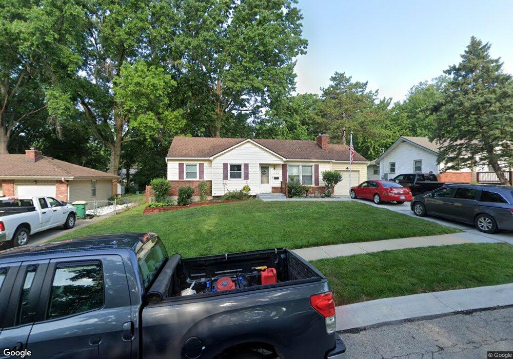 6808 Switzer Ln, Shawnee, KS 66203 - photo 1