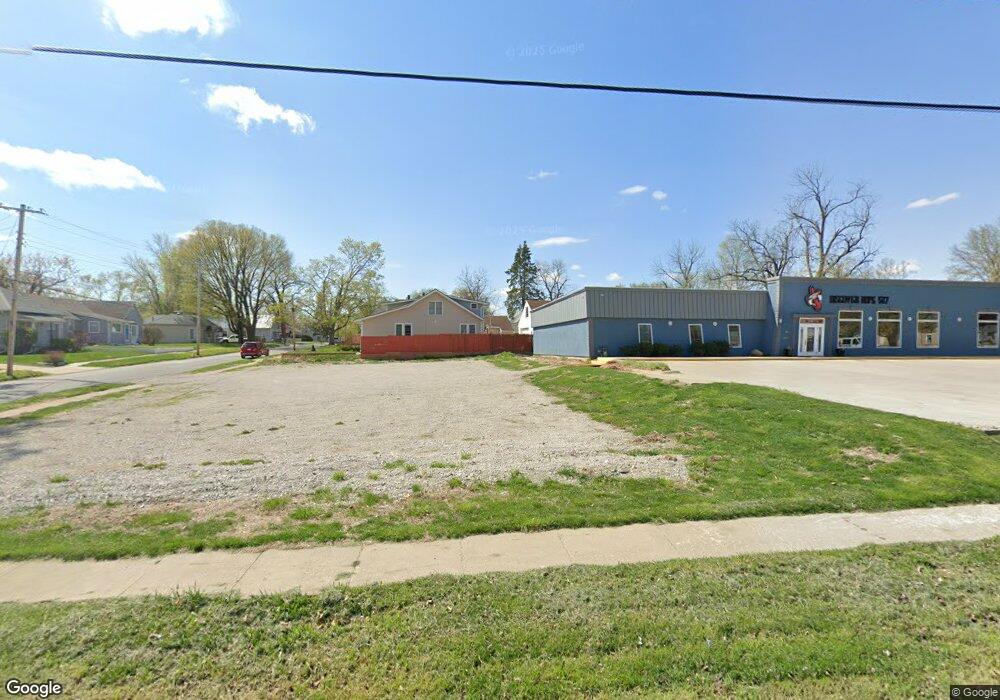 739 1st Ave E, Newton, IA 50208 - photo 1
