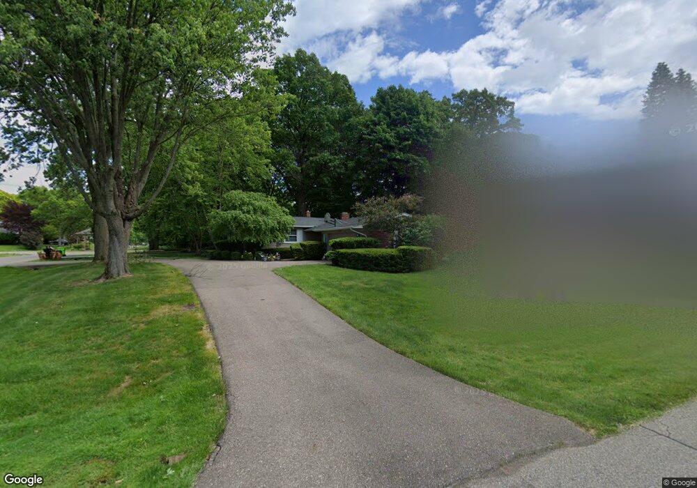 5259 Whispering Oak Ln, West Bloomfield, MI 48322 - photo 1