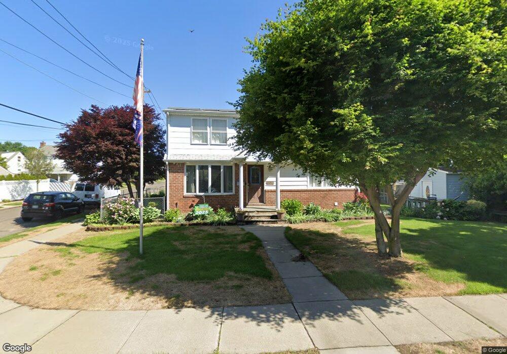 304 Raff Ave, Mineola, NY 11501 - photo 1