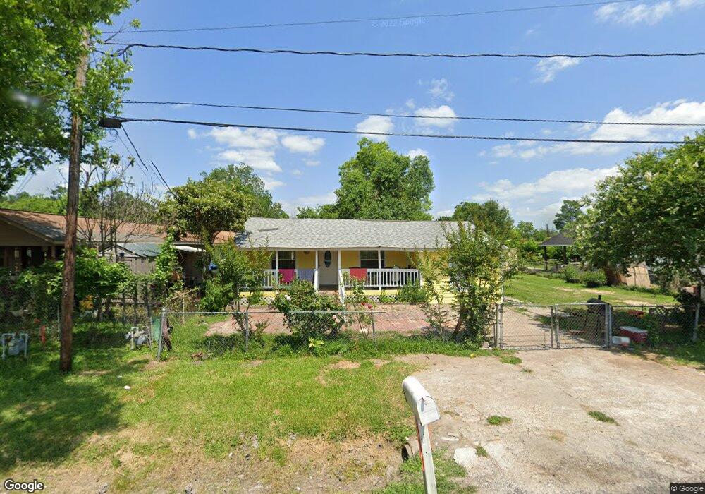 10922 Peach St, Houston, TX 77093 - photo 1