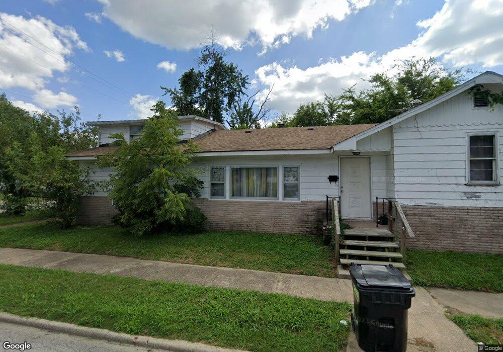 205 W Virginia St, Harrisburg, IL 62946 - photo 1