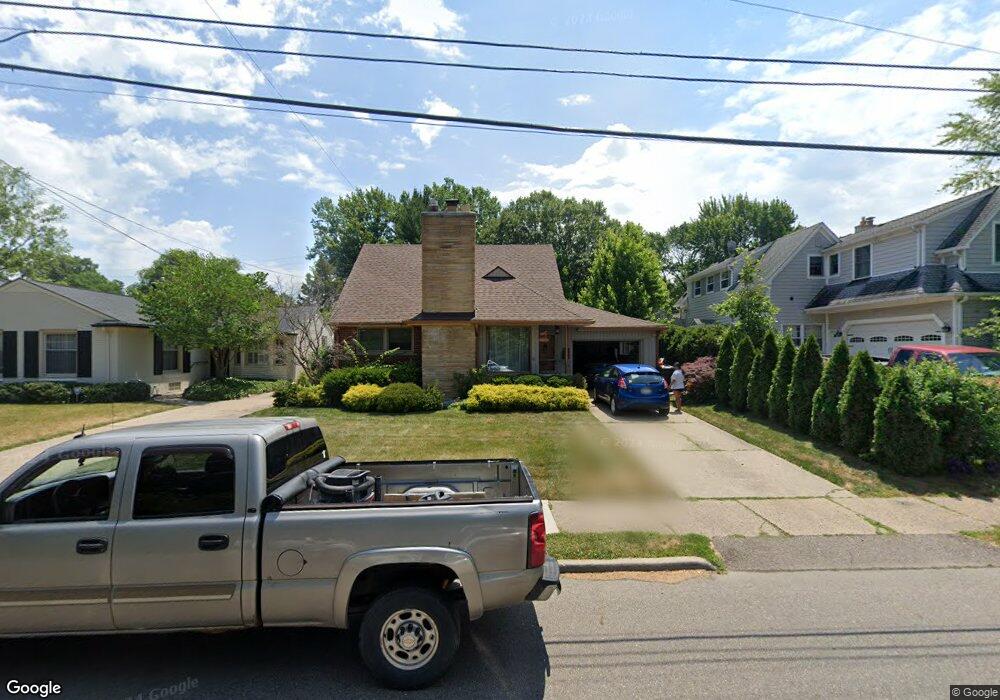 306 Ridge Rd, Grosse Pointe Farms, MI 48236 - photo 1