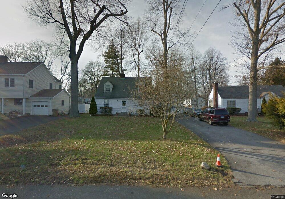 131 Soundview Ct, Stamford, CT 06902 - photo 1