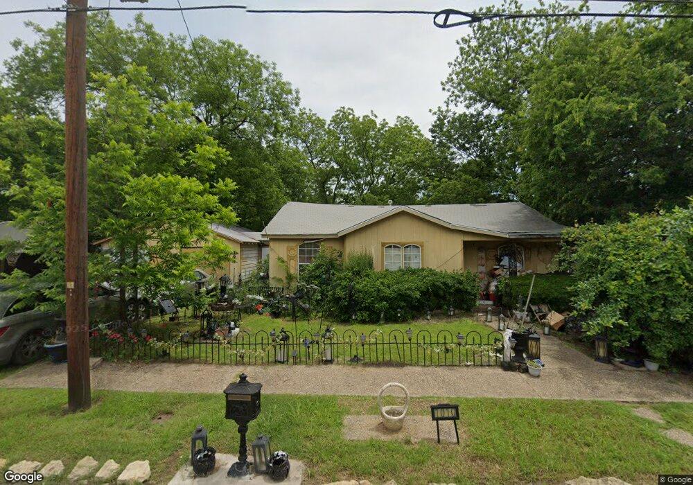 1010 Trinity St, Cleburne, TX 76031 - photo 1