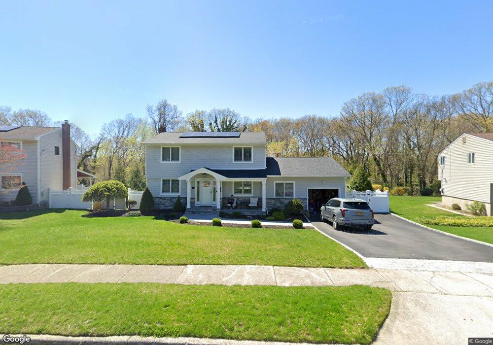 12 Wenmore Rd, ComMacK, NY 11725 - photo 1