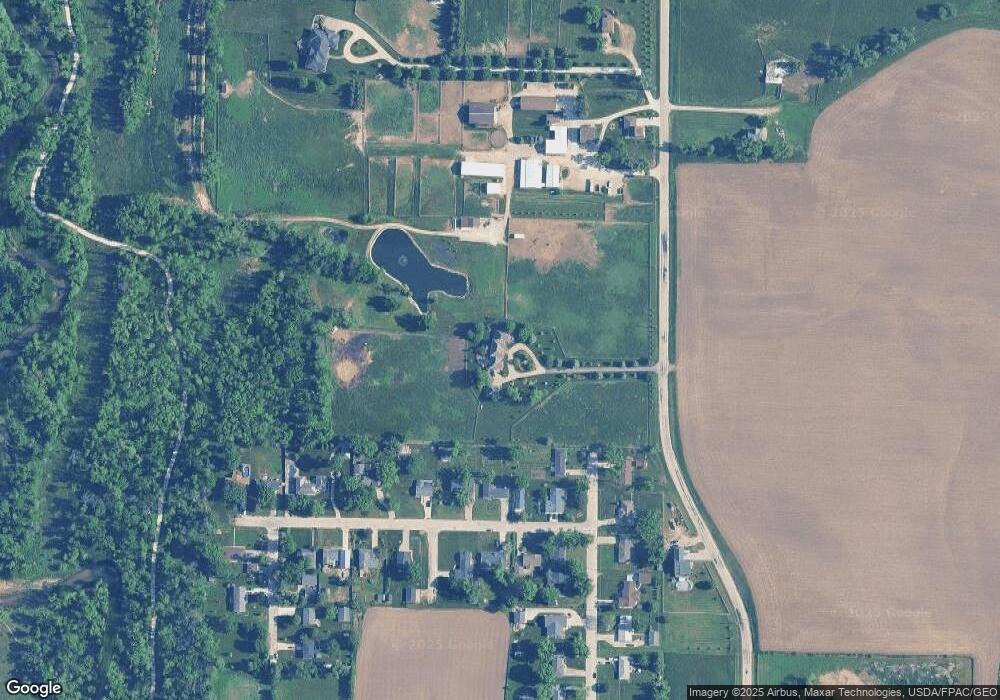 671 Dows Rd, Cedar Rapids, IA 52403 - photo 1