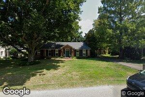 423 Club Ln, Louisville, KY 40207