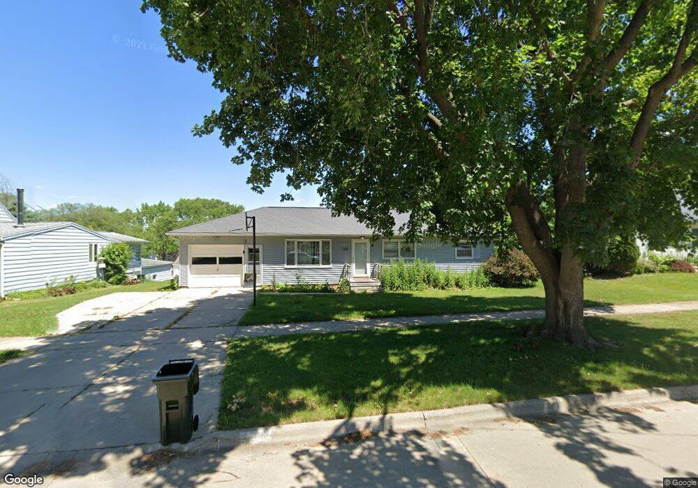 1109 W 10th St, Cedar Falls, IA 50613 - photo 1