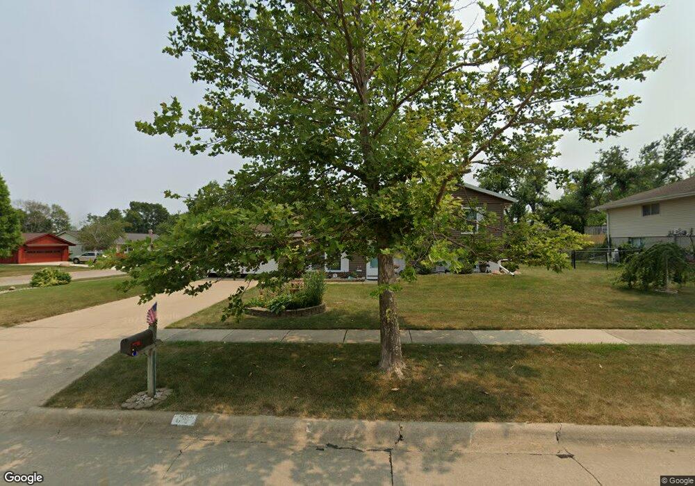 69 Clive Dr NW, Cedar Rapids, IA 52405 - photo 1