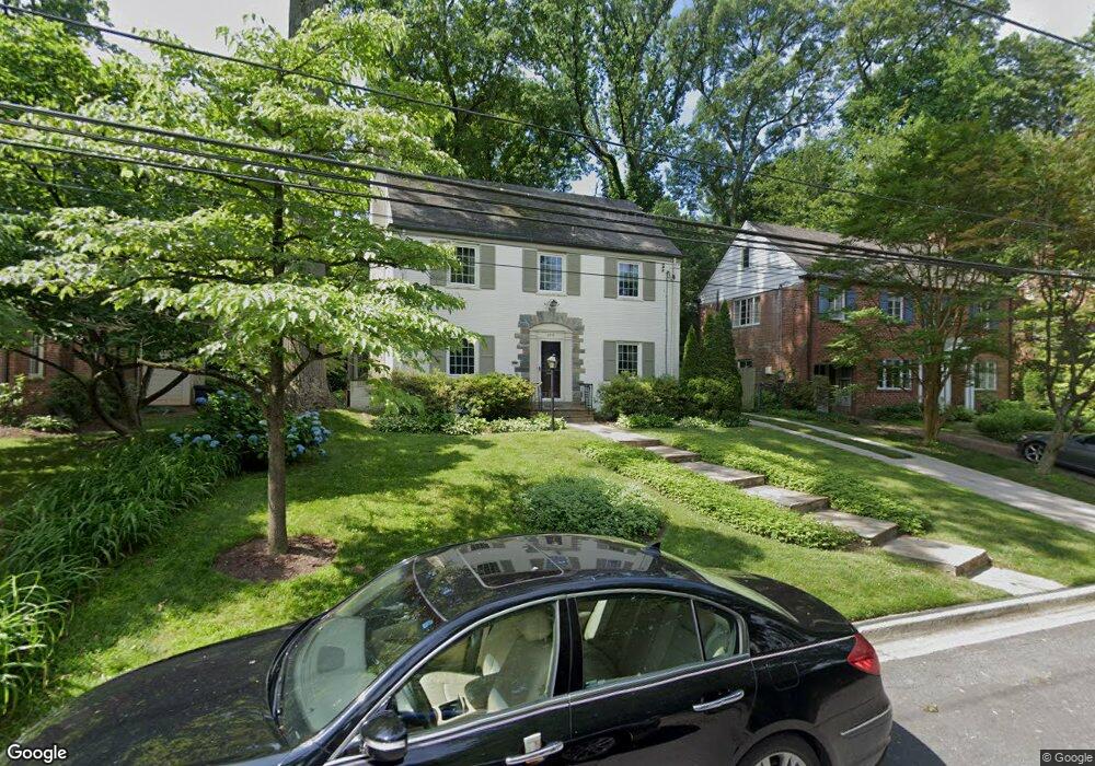 3216 Pickwick Ln, Chevy Chase, MD 20815 - photo 1