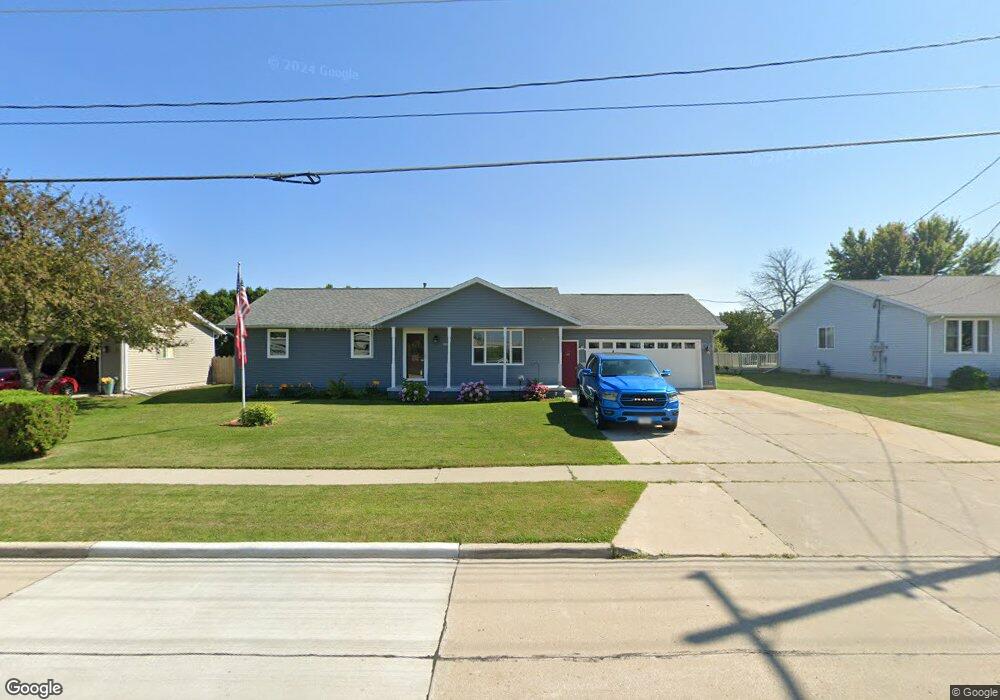 3221 Division St, Manitowoc, WI 54220 - photo 1