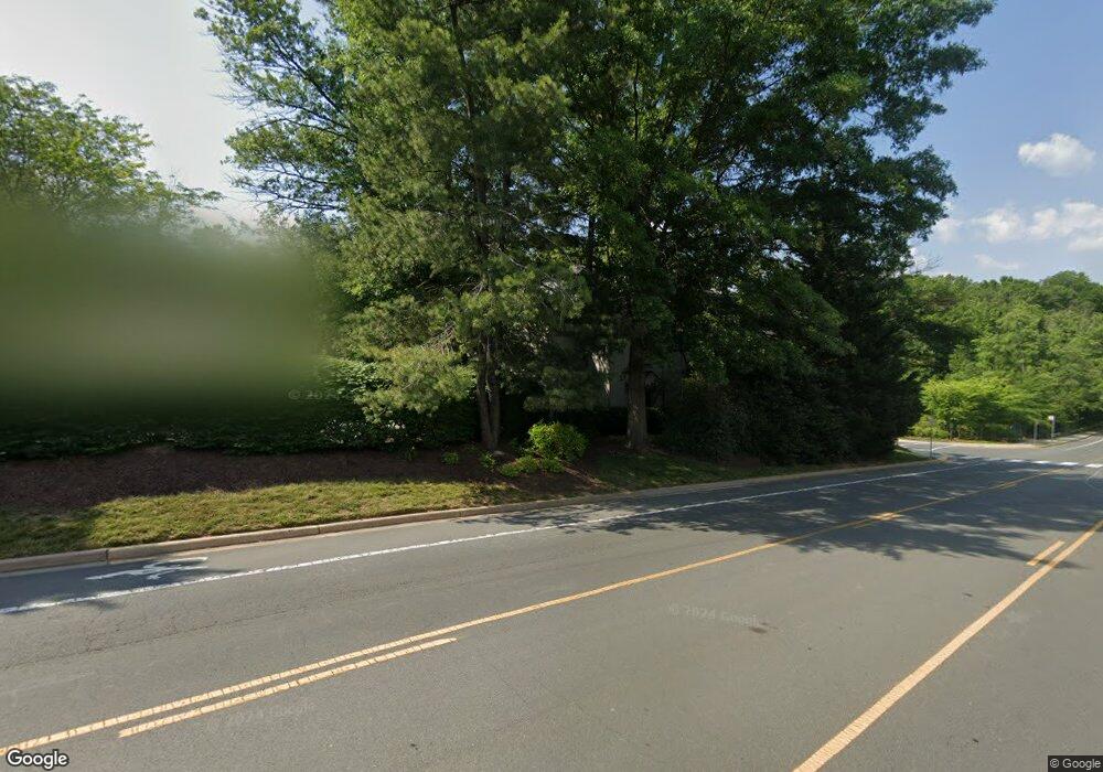 2310 Hunters Run Dr, Reston, VA 20191 - photo 1