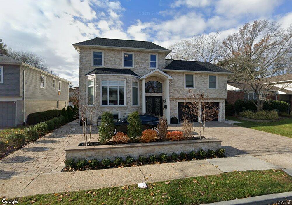 817 Plainfield Ln, Valley Stream, NY 11581 - photo 1