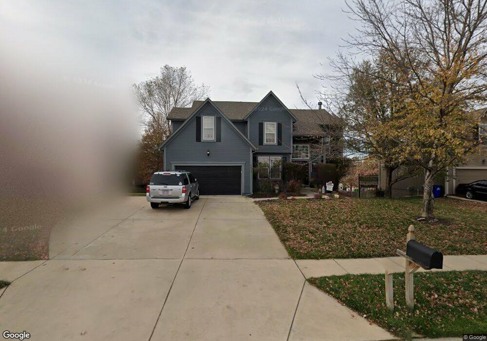 5314 Lakecrest Dr, Shawnee, KS 66218 - photo 1