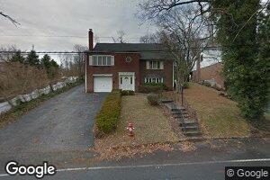 136 Kissam Ln, Glenwood Landing, NY 11547