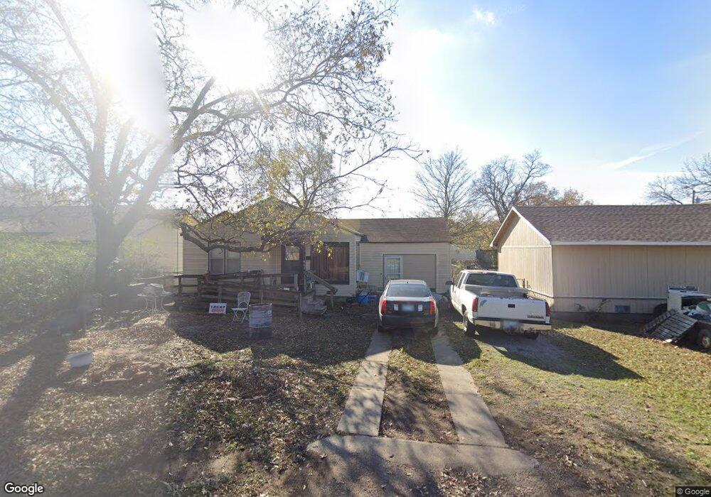 907 Grant St, Henryetta, OK 74437 - photo 1