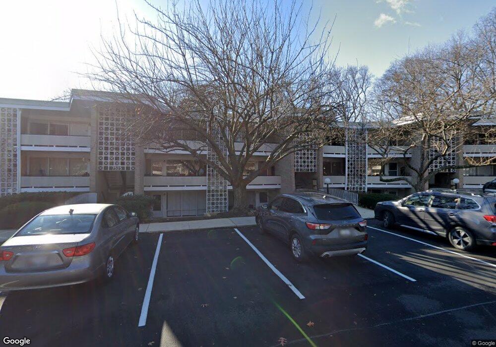 7534 Spring Lake Dr, Bethesda, MD 20817 - photo 1