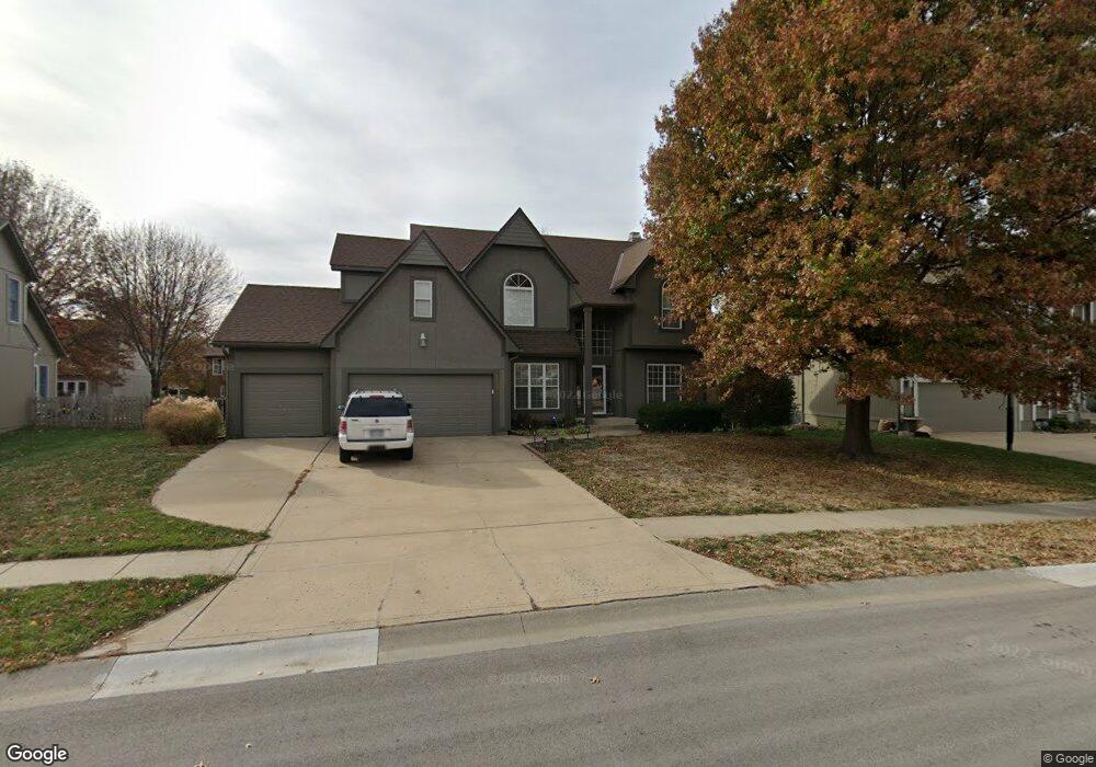 5330 Roundtree St, Shawnee, KS 66226 - photo 1