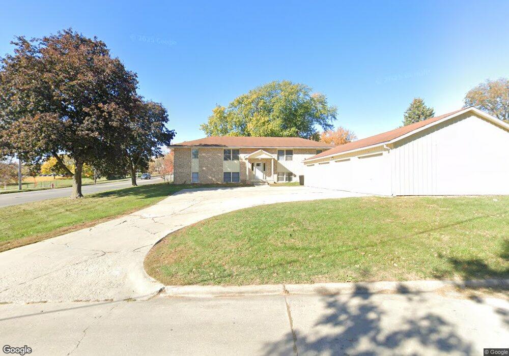 723 E 6th St S, Newton, IA 50208 - photo 1