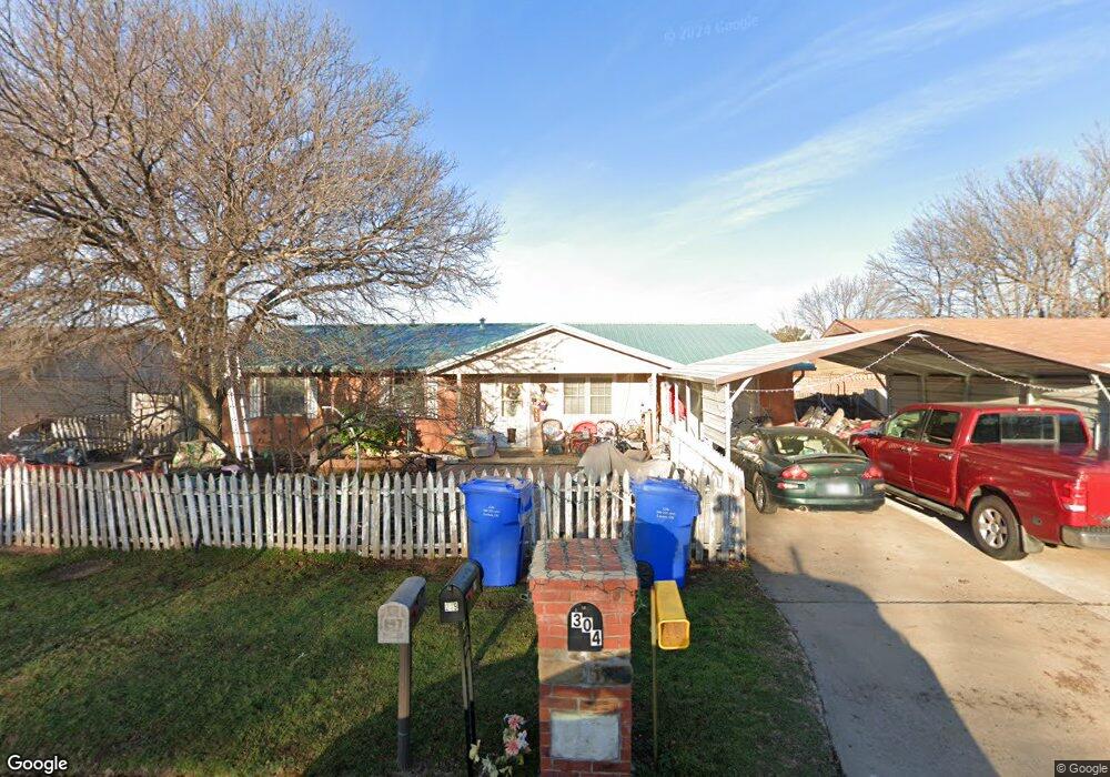 304 Deer Dr, Cache, OK 73527 - photo 1