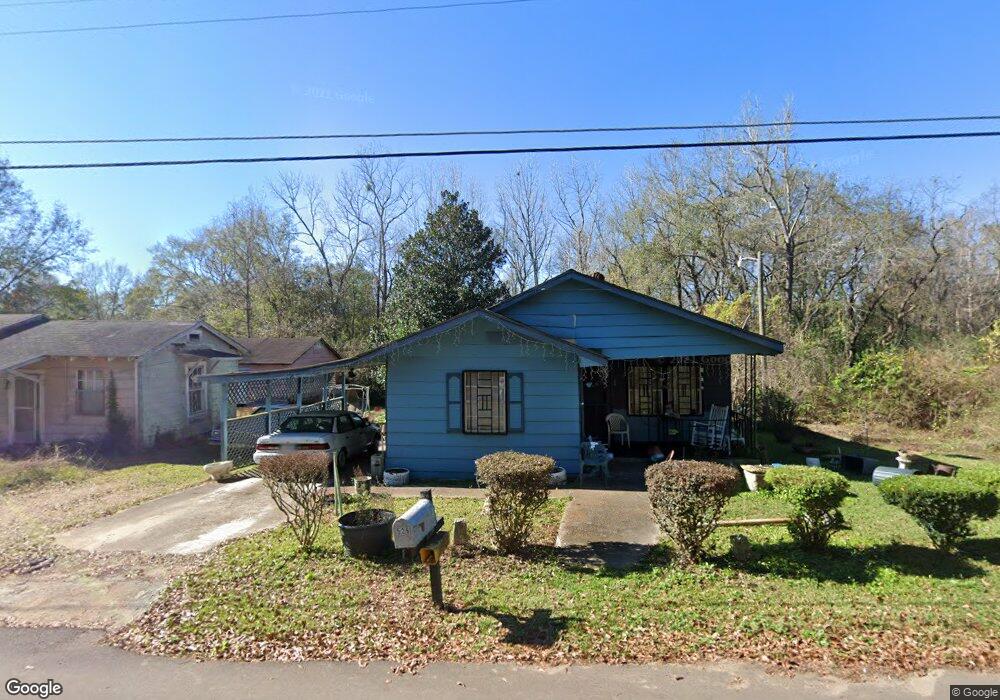 526 Mccomb St, McComb, MS 39648 - photo 1