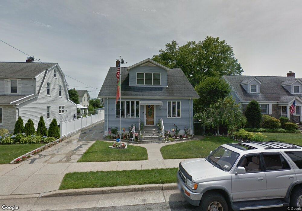 81 Jerome Ave, Mineola, NY 11501 - photo 1