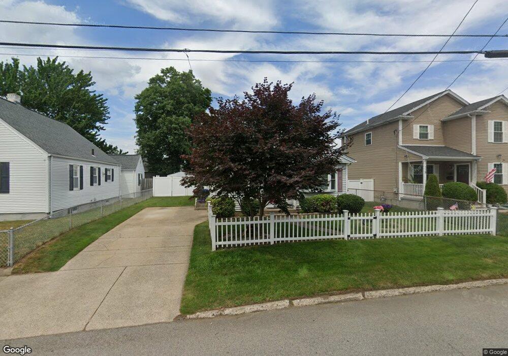 114 Whittier Rd, Pawtucket, RI 02861 - photo 1