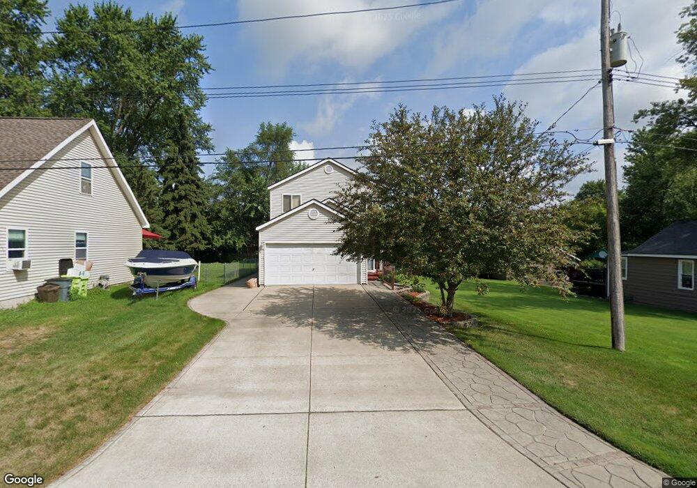 4876 Lakeview Ave, West Bloomfield, MI 48324 - photo 1