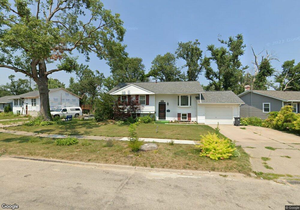 1716 Apache Trail NW, Cedar Rapids, IA 52405 - photo 1