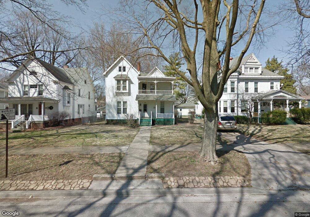 621 College Ave, Lincoln, IL 62656 - photo 1