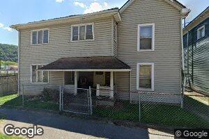 114 Pleasant St, Hinton, WV 25951