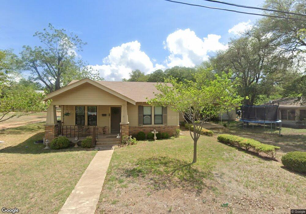 208 Mistletoe St, Fredericksburg, TX 78624 - photo 1