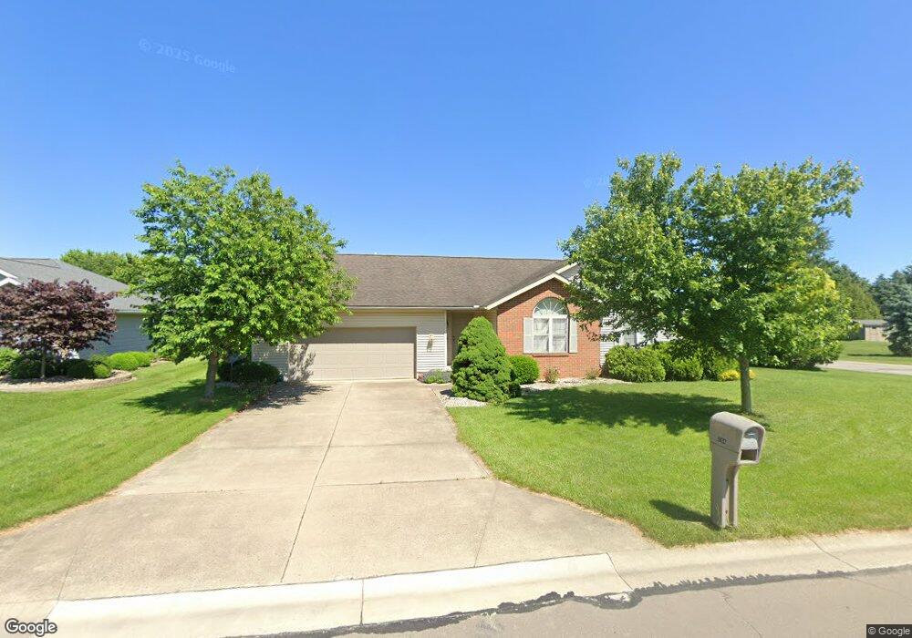 1104 Hillcrest Dr, Bucyrus, OH 44820 - photo 1