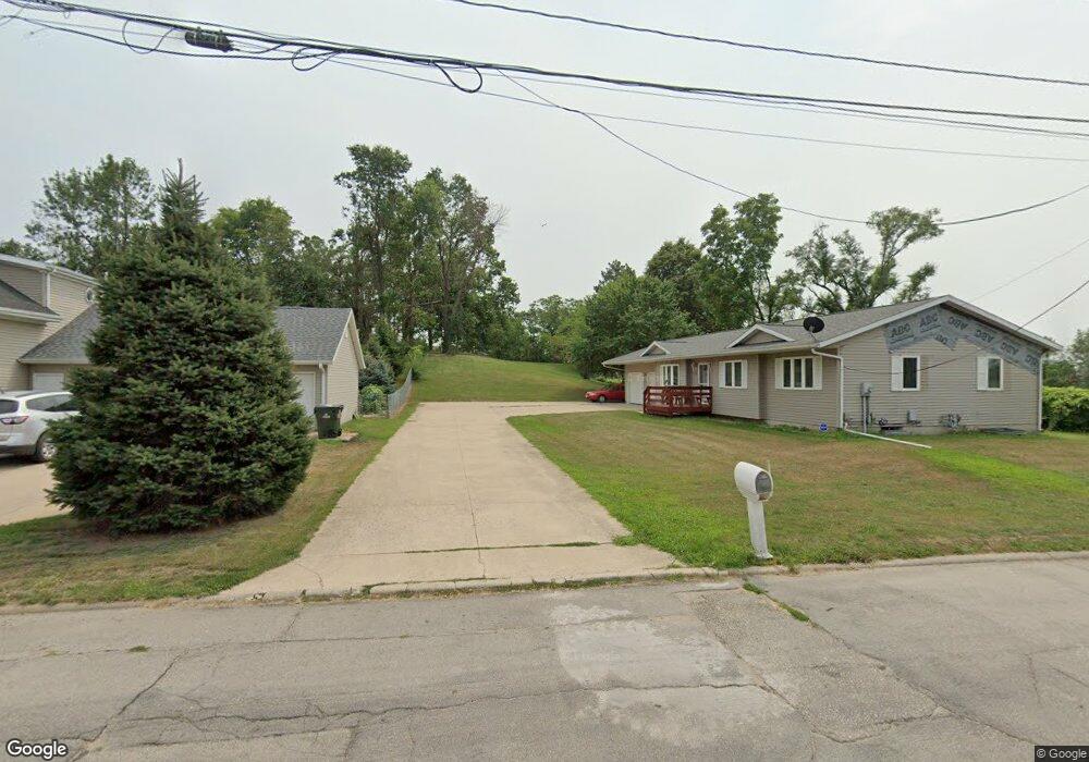 297 28th Ave SW, Cedar Rapids, IA 52404 - photo 1