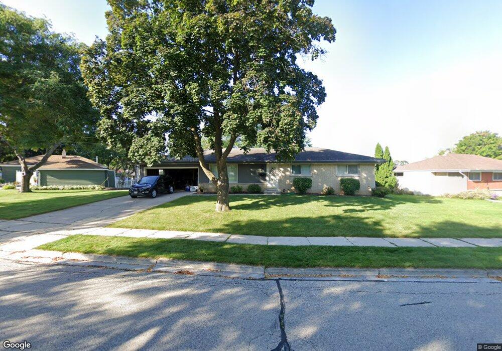 W152N8319 Elm Ln, Menomonee Falls, WI 53051 - photo 1