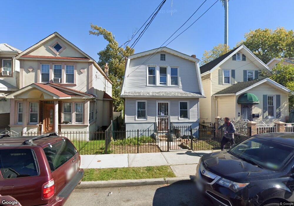 10469 165th St, Jamaica, NY 11433 - photo 1