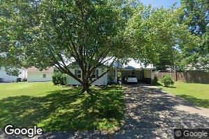1311 W Center Dr, Fairfield, IL 62837