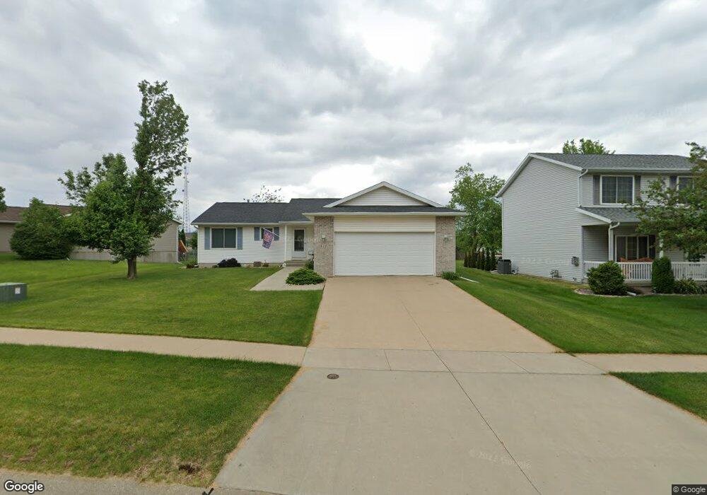 822 Moose Dr NW, Cedar Rapids, IA 52405 - photo 1