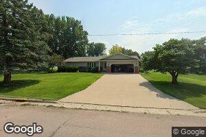 414 1st St, Hull, IA 51239