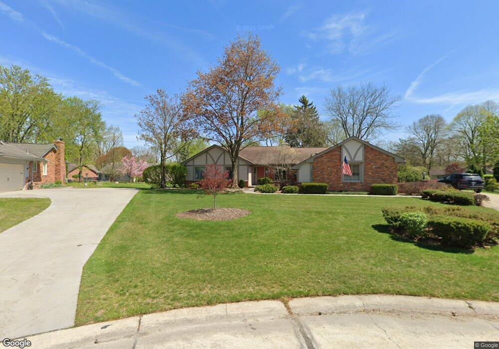 1863 Brookview Cir, Bloomfield Hills, MI 48304 - photo 1