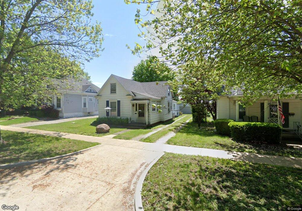 913 Marshall Ave, Mattoon, IL 61938 - photo 1