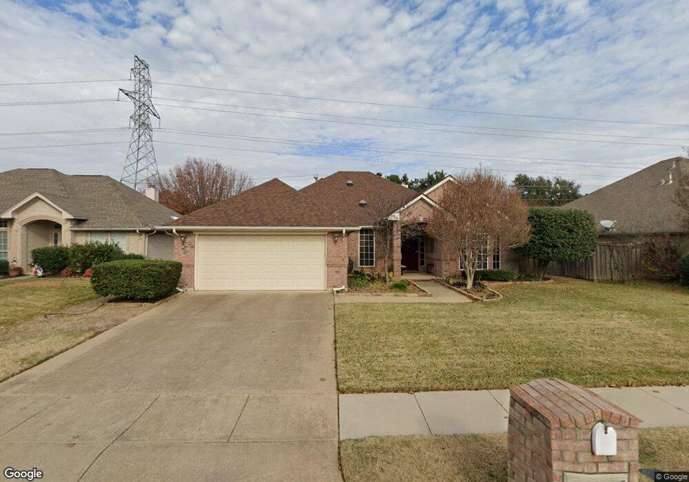 488 Shade Tree Cir, Hurst, TX 76054 - photo 1