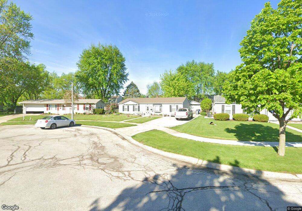 1356 Crestwood Dr, Aurora, IL 60506 - photo 1