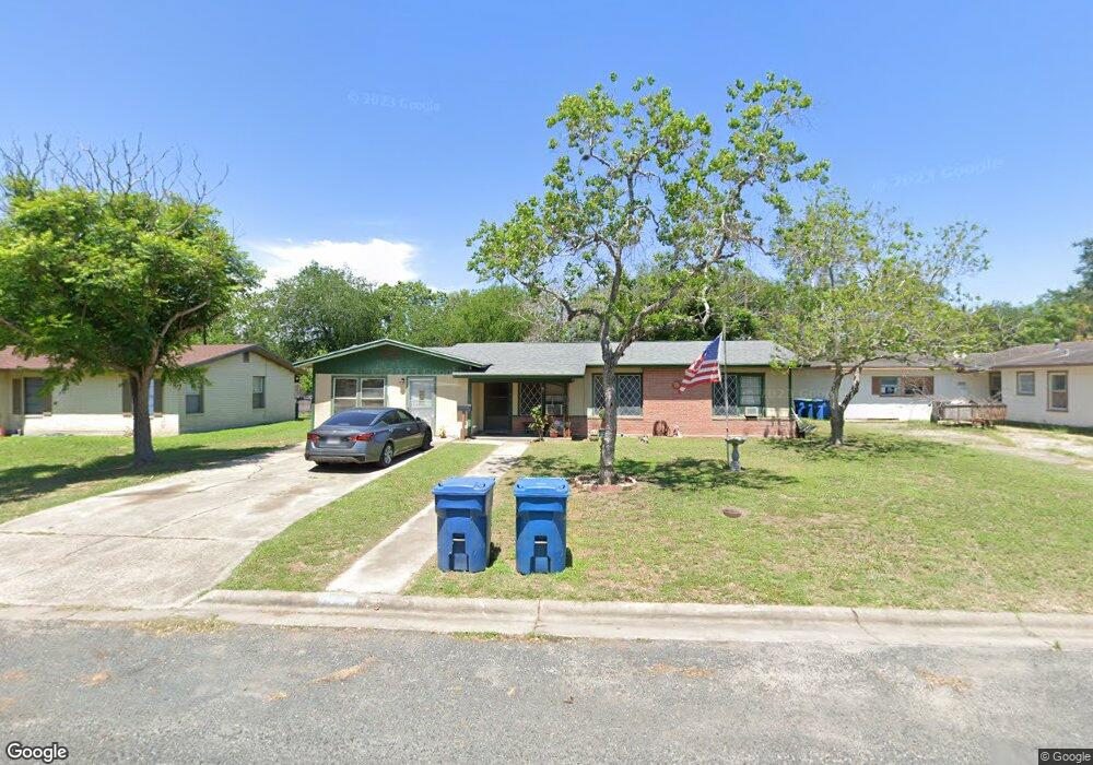 1203 E Widhelm St, Beeville, TX 78102 - photo 1