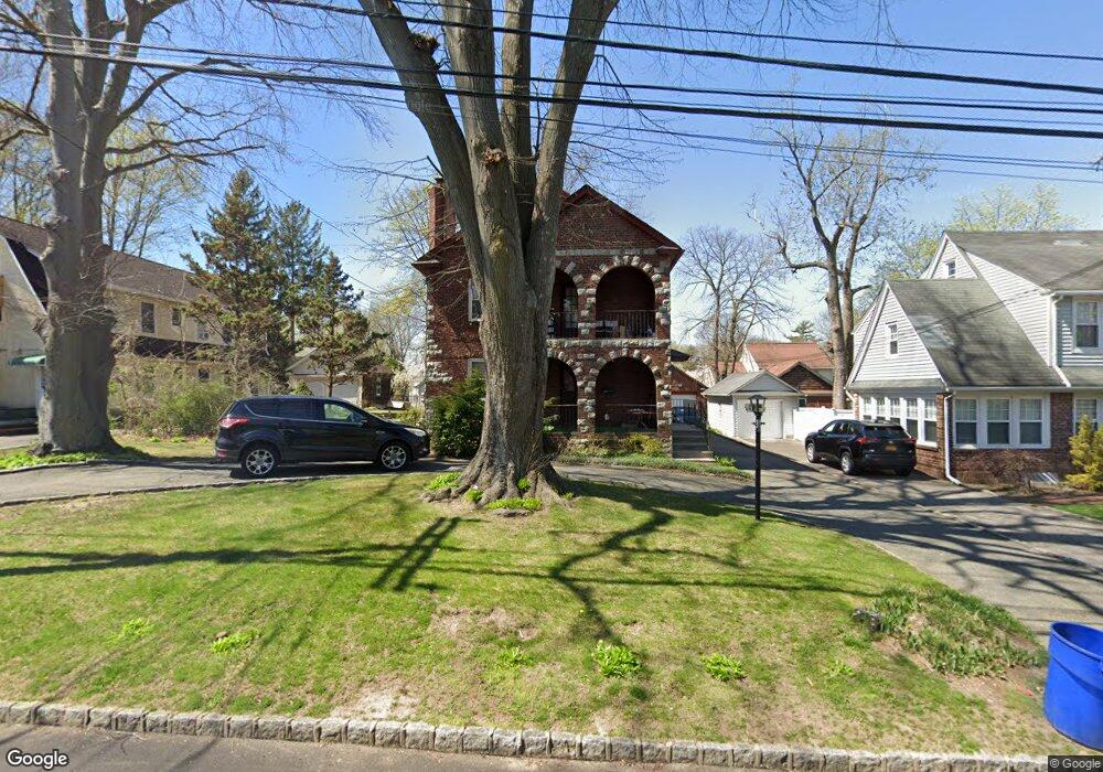 18 Spruce St, Great Neck, NY 11021 - photo 1