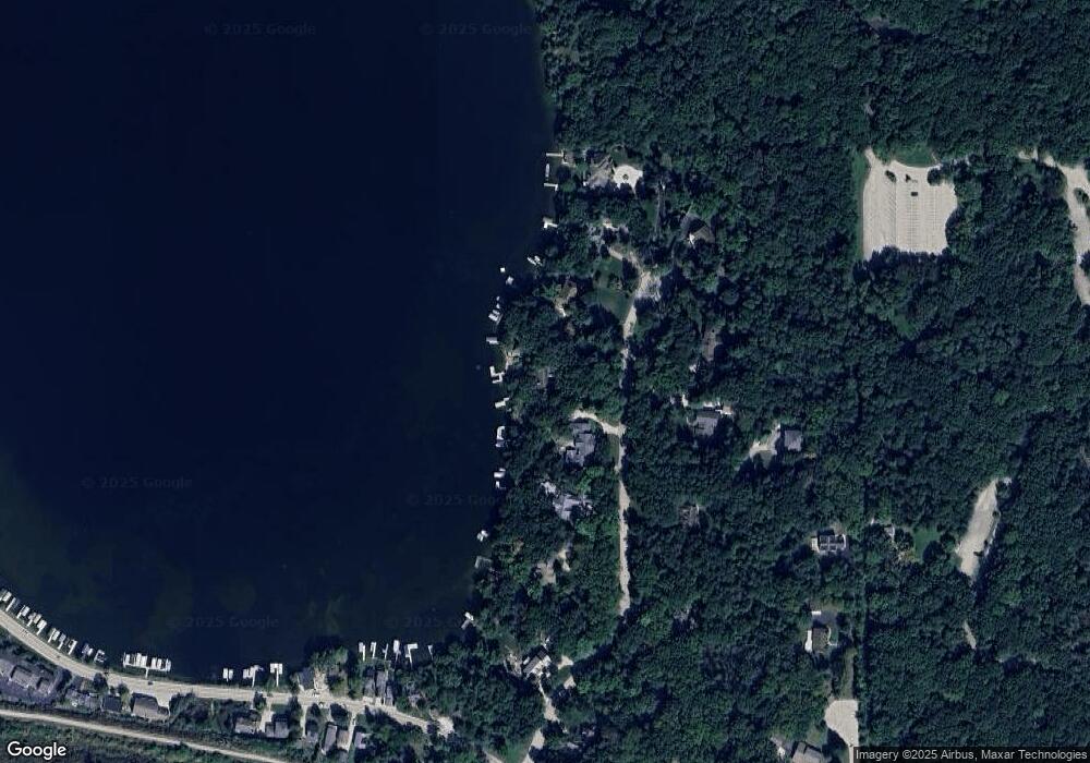 711 Garrison Ct, Delafield, WI 53018 - photo 1