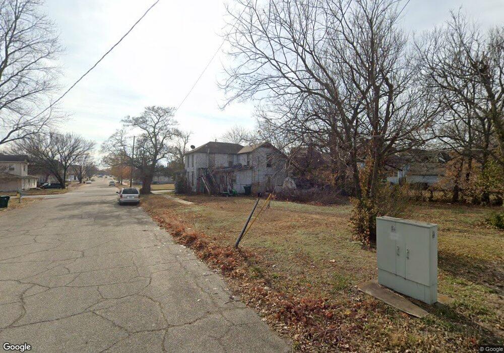 1703 Clark Ave, Parsons, KS 67357 - photo 1