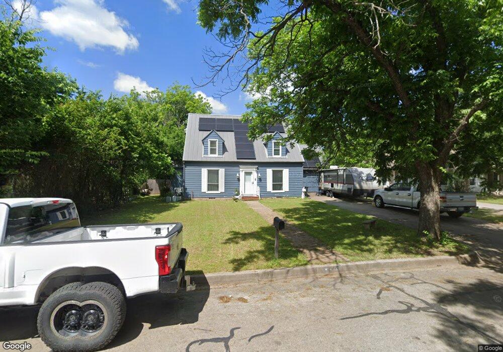 220 Bellevue Dr, Cleburne, TX 76033 - photo 1