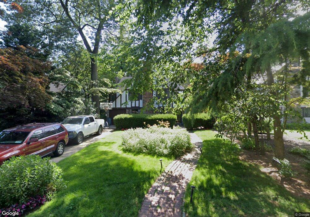 121 Chase Rd, Manhasset, NY 11030 - photo 1